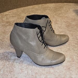 Elegant Tan Ankle Boots